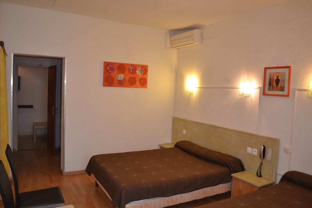 Hotel De Paris Montpellier Bilik gambar